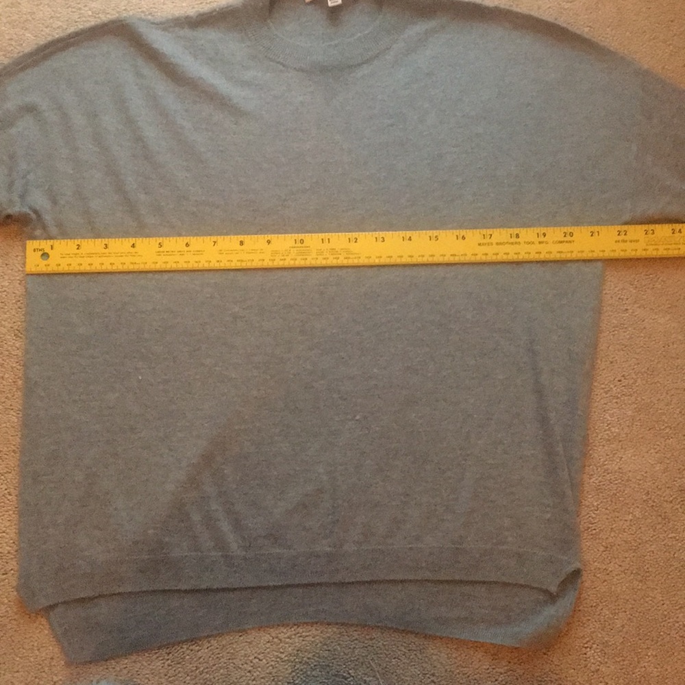 Philosophy gray sweater in GUC - Picture 4 of 6